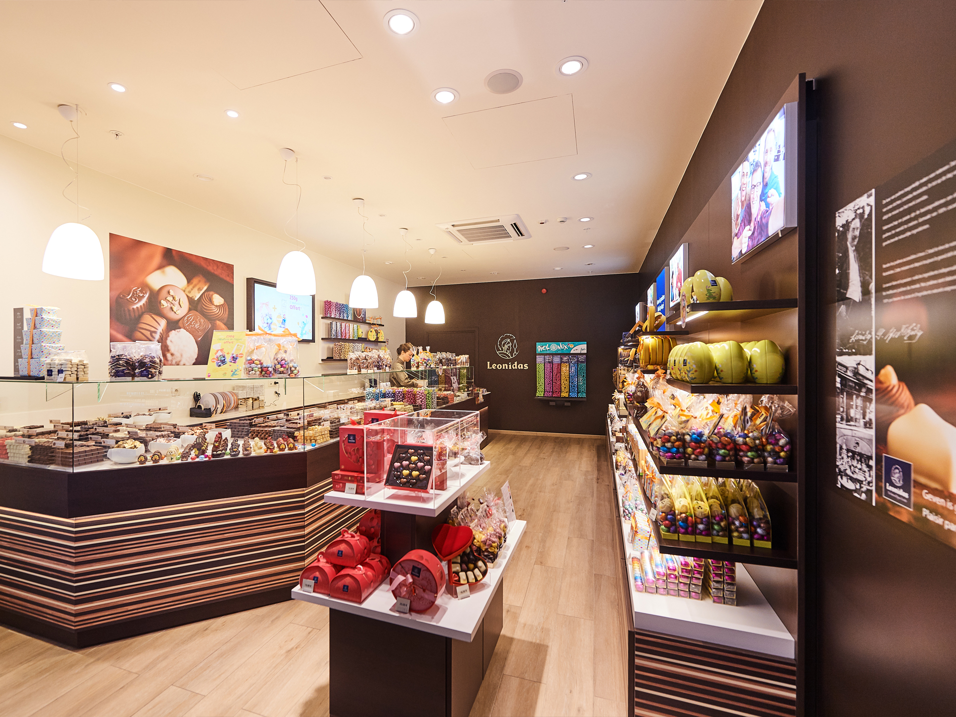 Coopération entre Leonidas et Rakedi